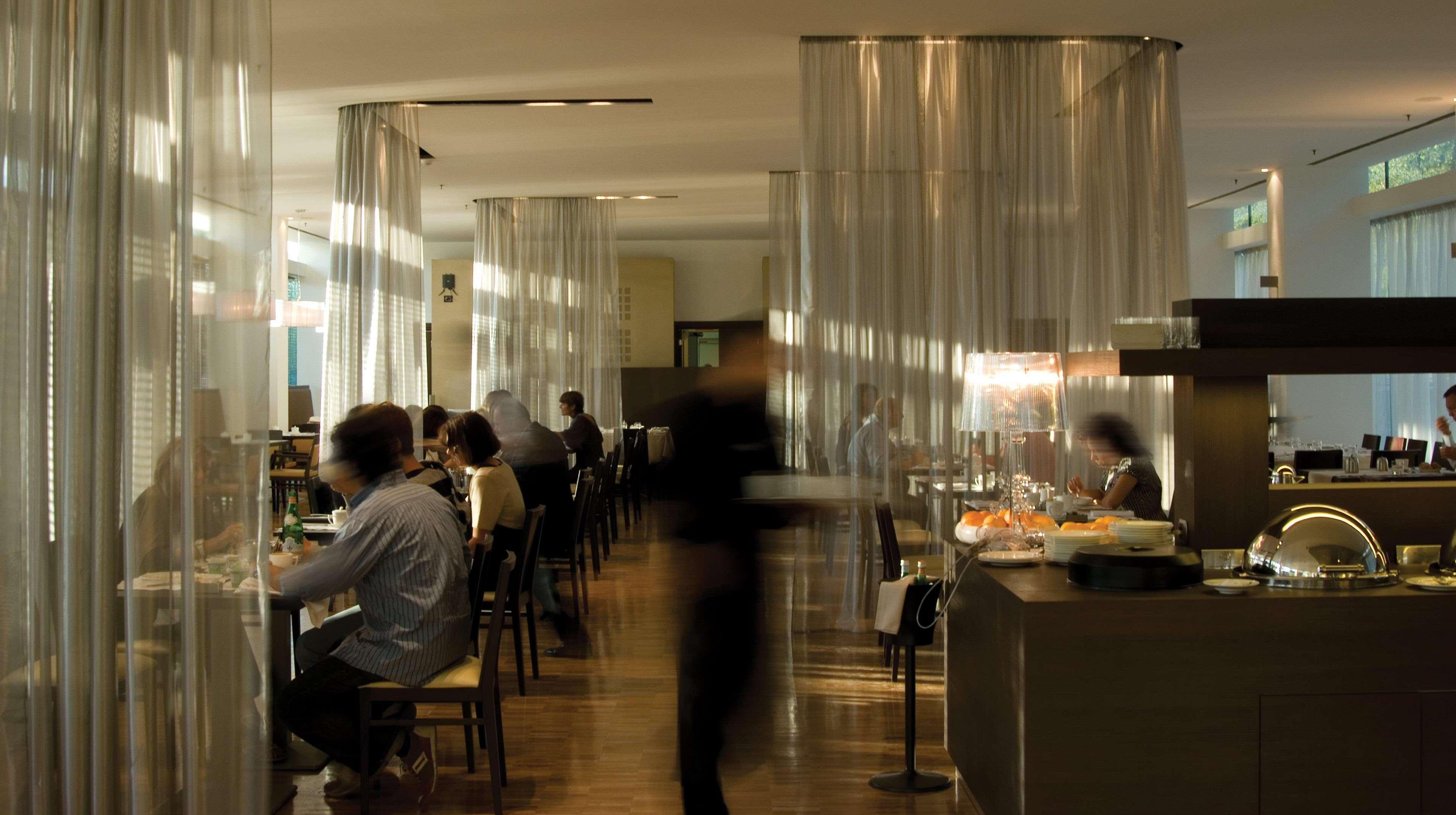 Hotel Doubletree By Hilton Milano Esterno foto