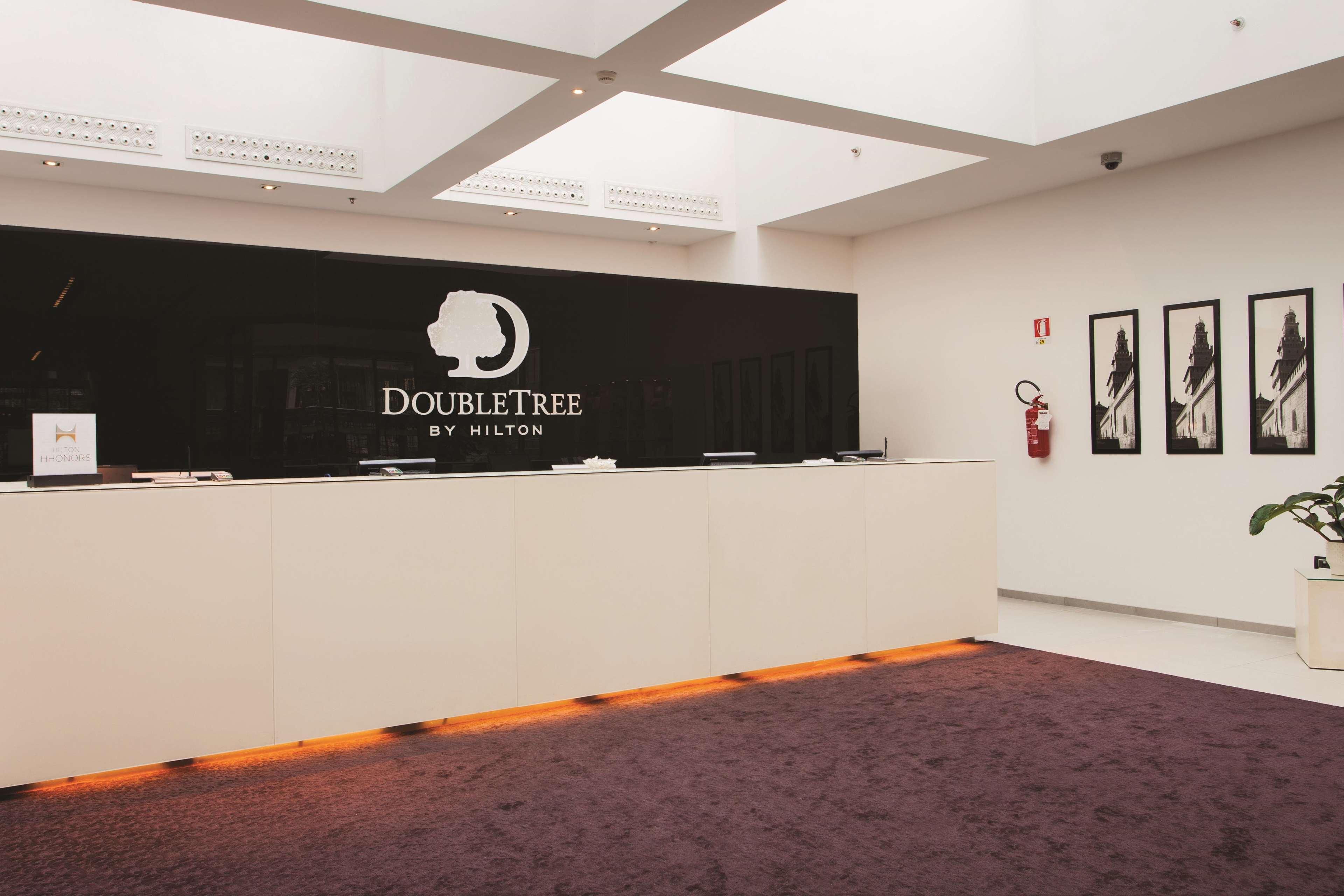 Hotel Doubletree By Hilton Milano Esterno foto