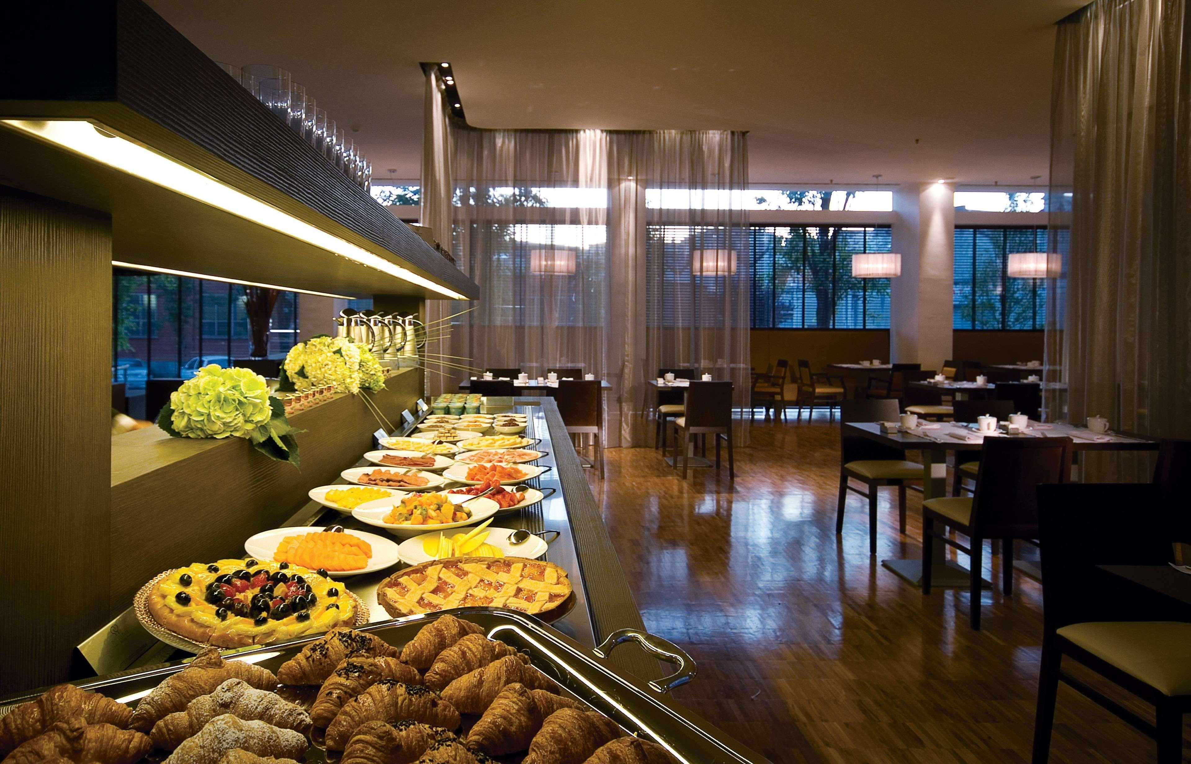Hotel Doubletree By Hilton Milano Ristorante foto