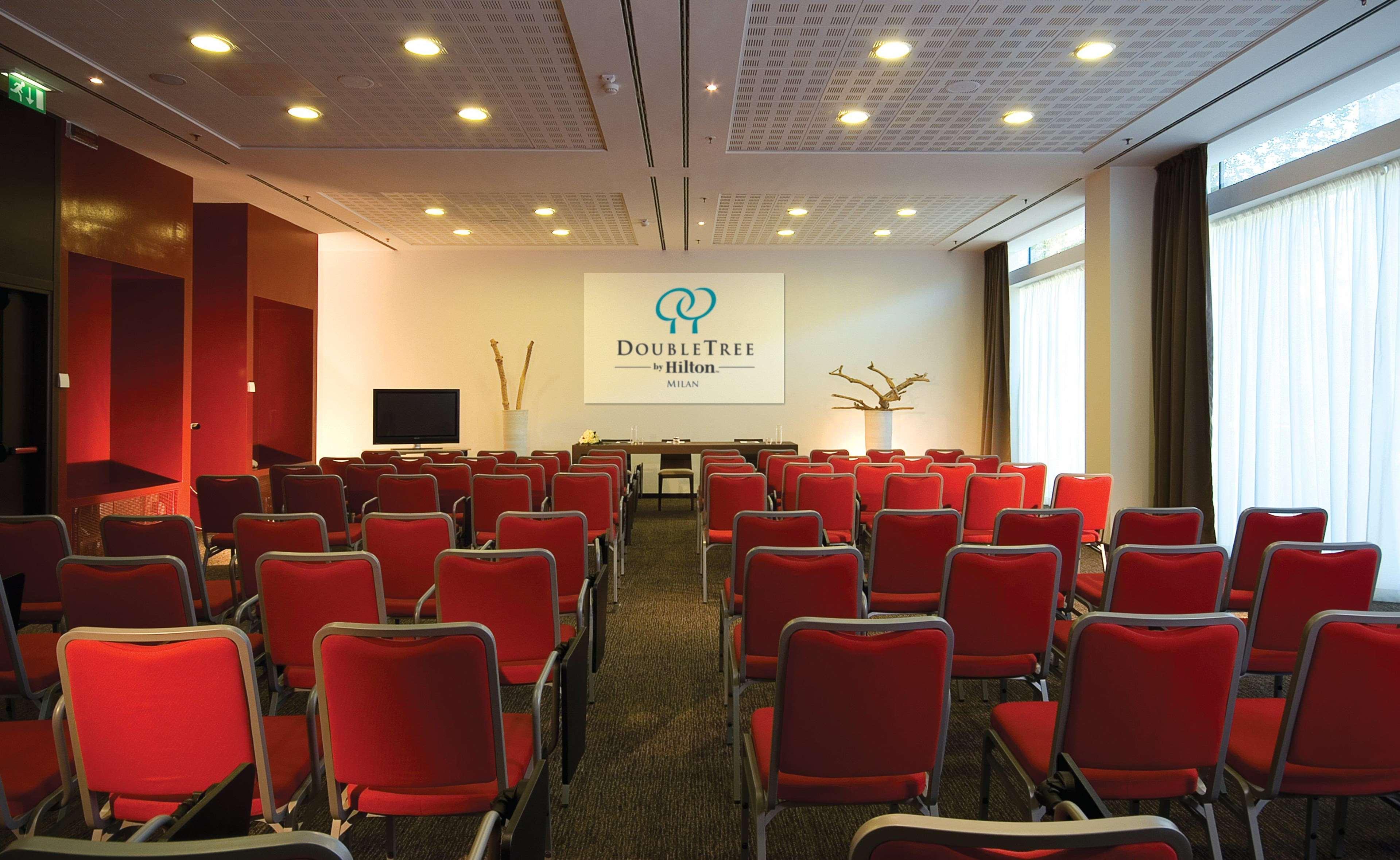 Hotel Doubletree By Hilton Milano Esterno foto