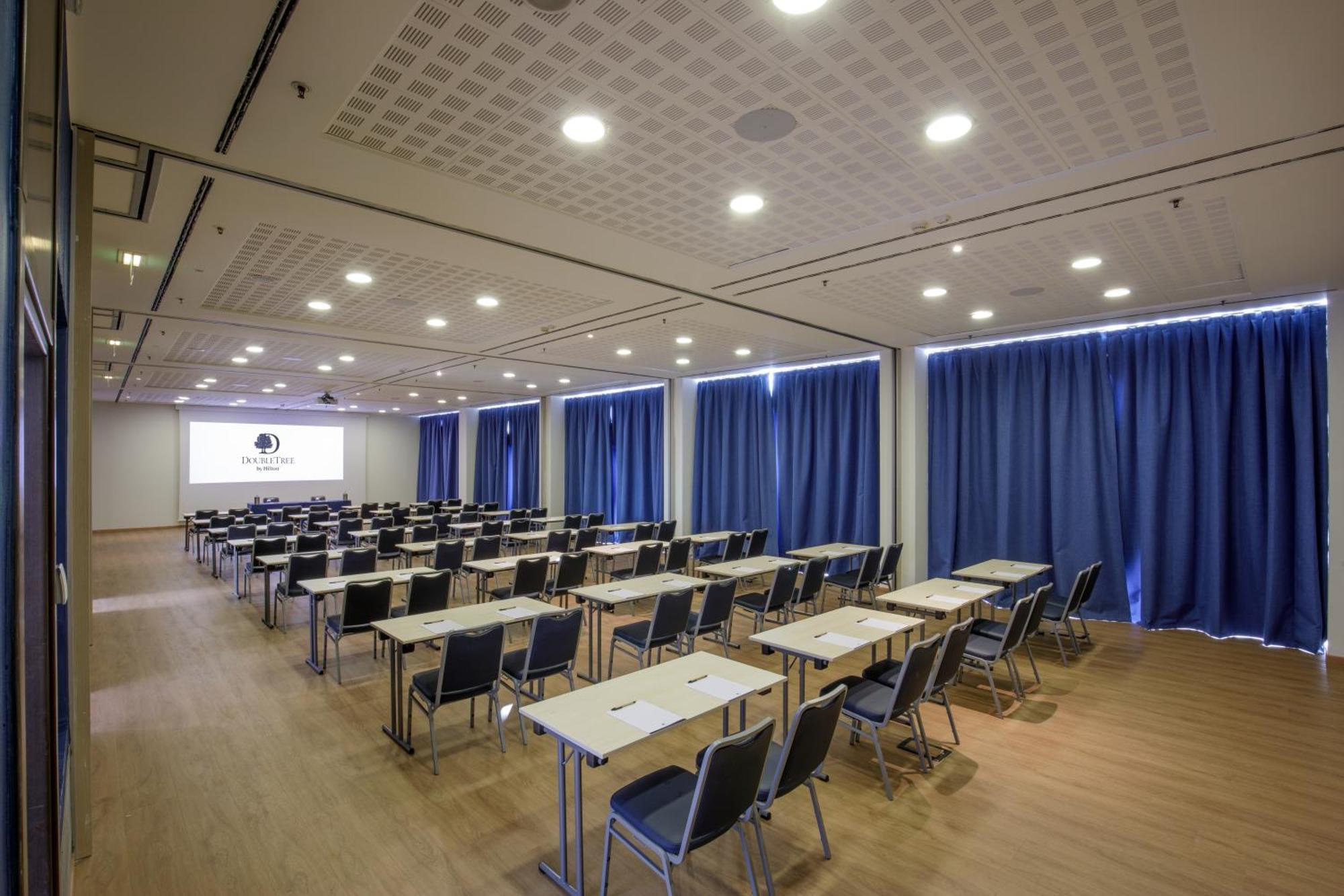 Hotel Doubletree By Hilton Milano Esterno foto