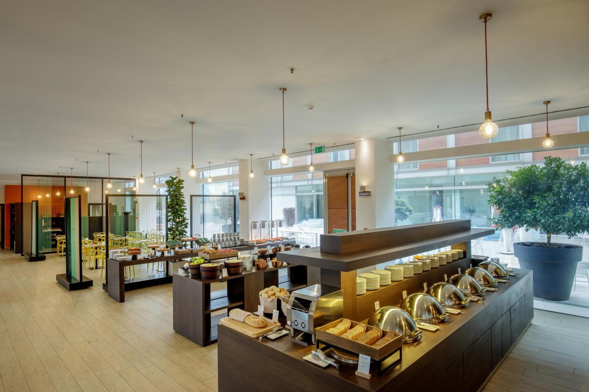 Hotel Doubletree By Hilton Milano Esterno foto