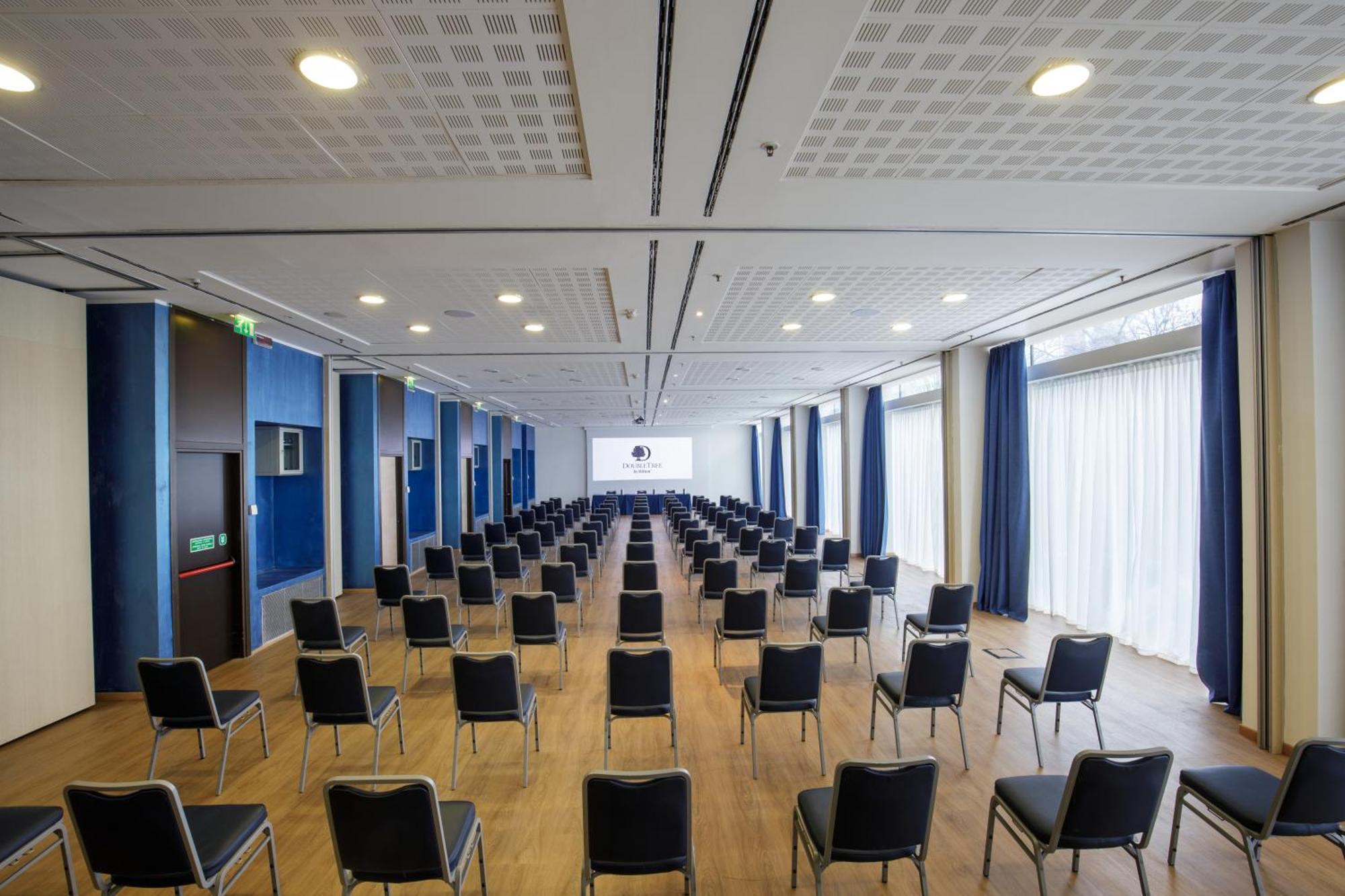Hotel Doubletree By Hilton Milano Esterno foto