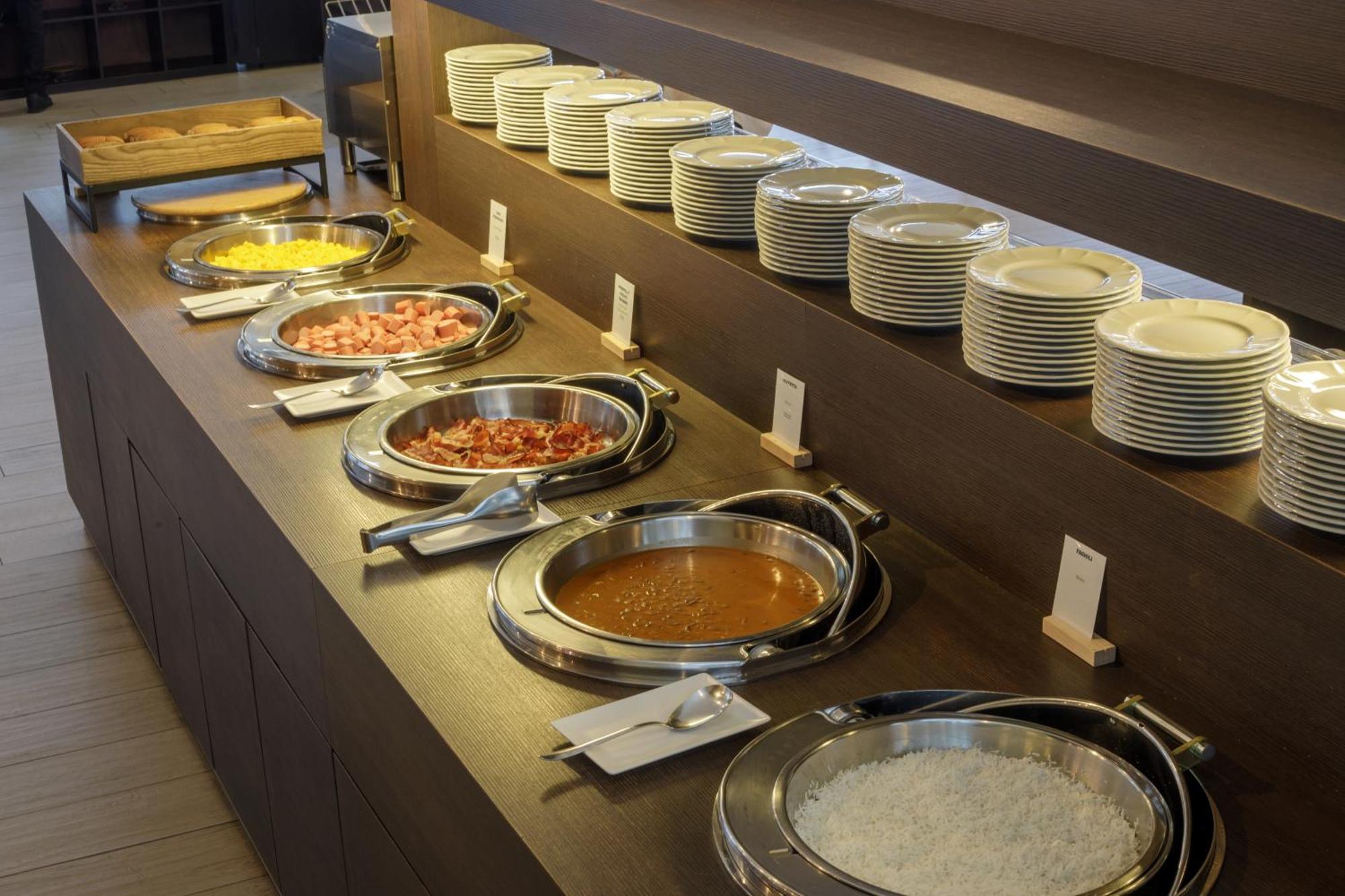 Hotel Doubletree By Hilton Milano Esterno foto