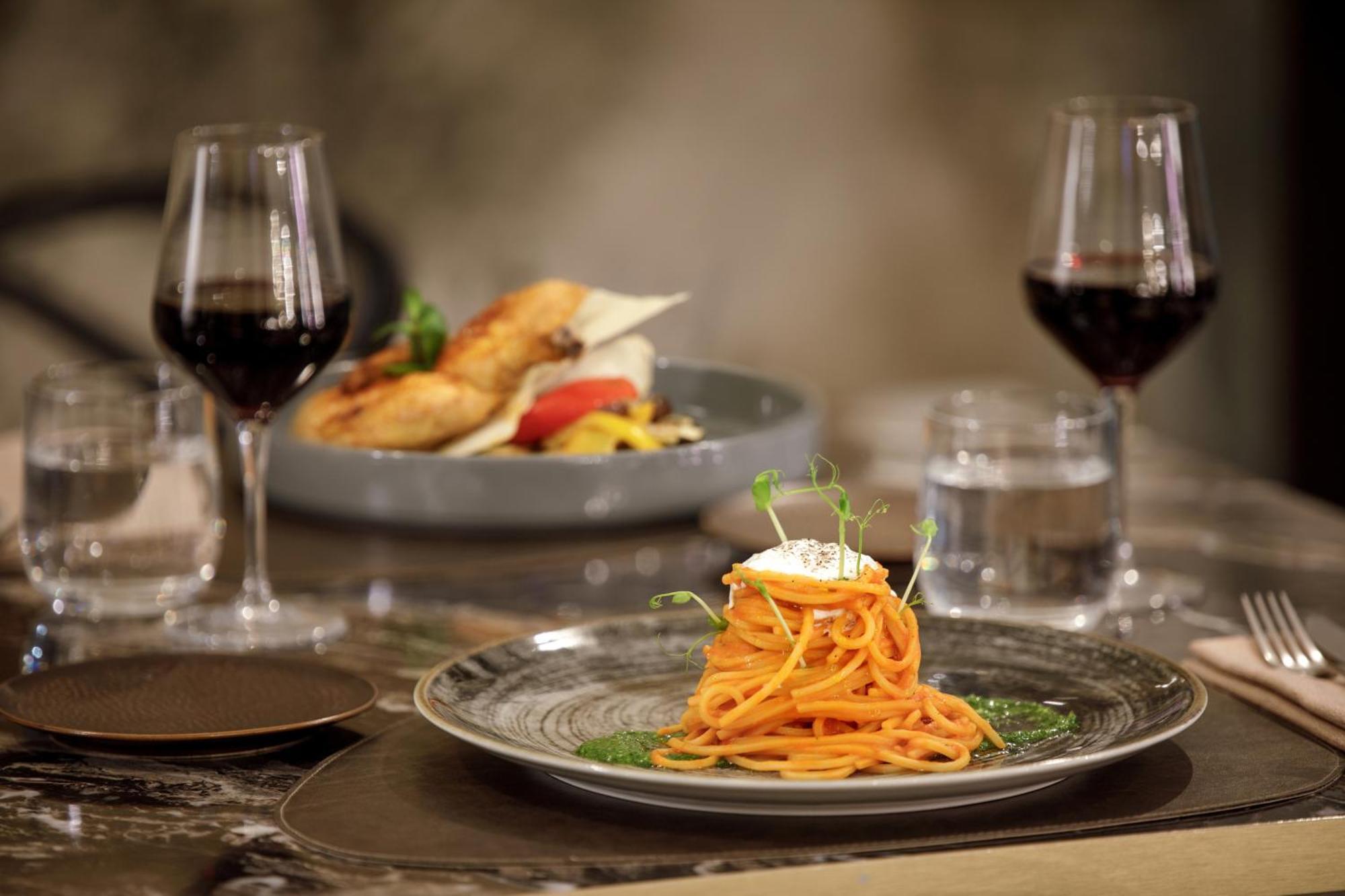Hotel Doubletree By Hilton Milano Esterno foto