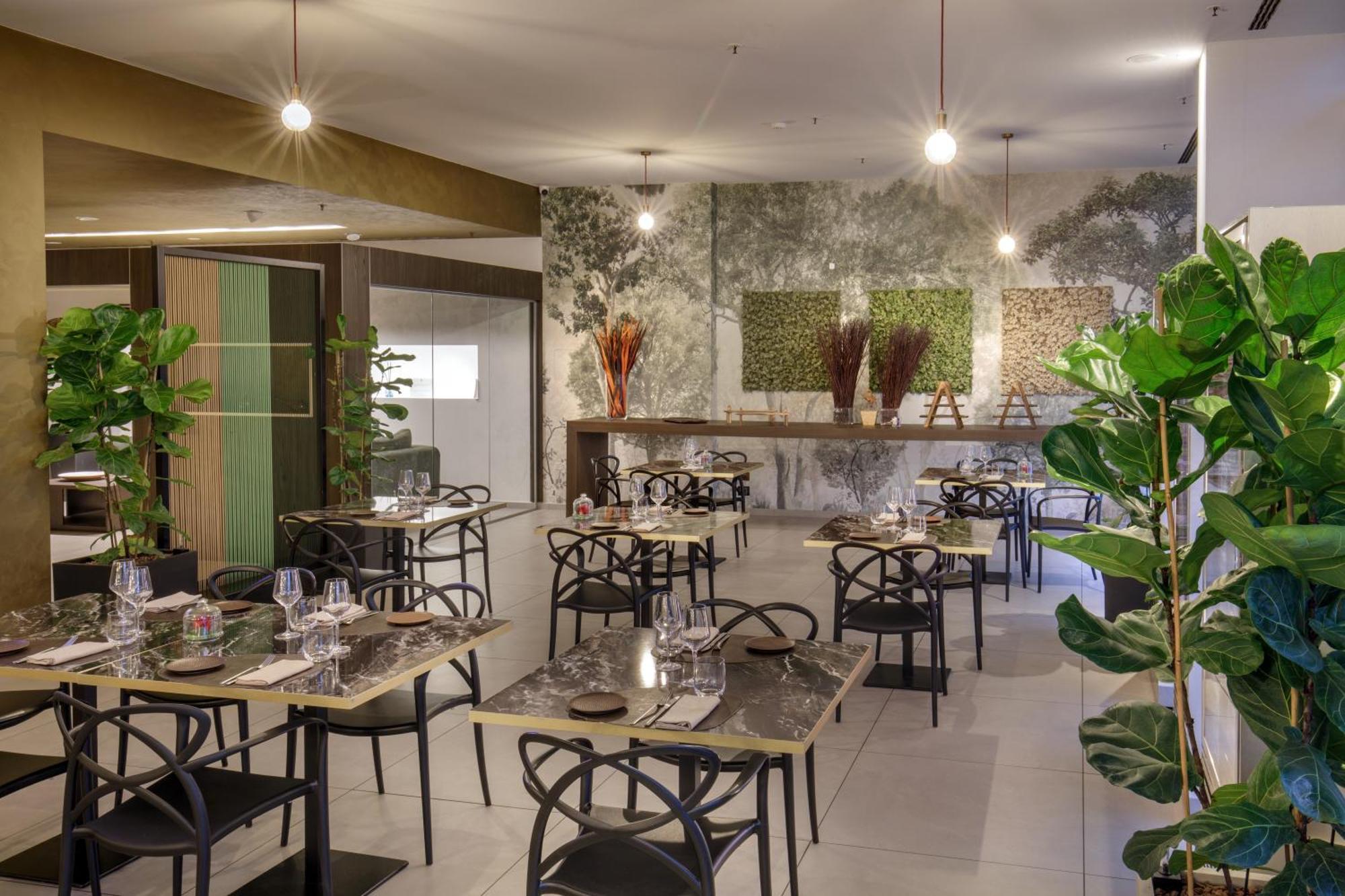 Hotel Doubletree By Hilton Milano Esterno foto