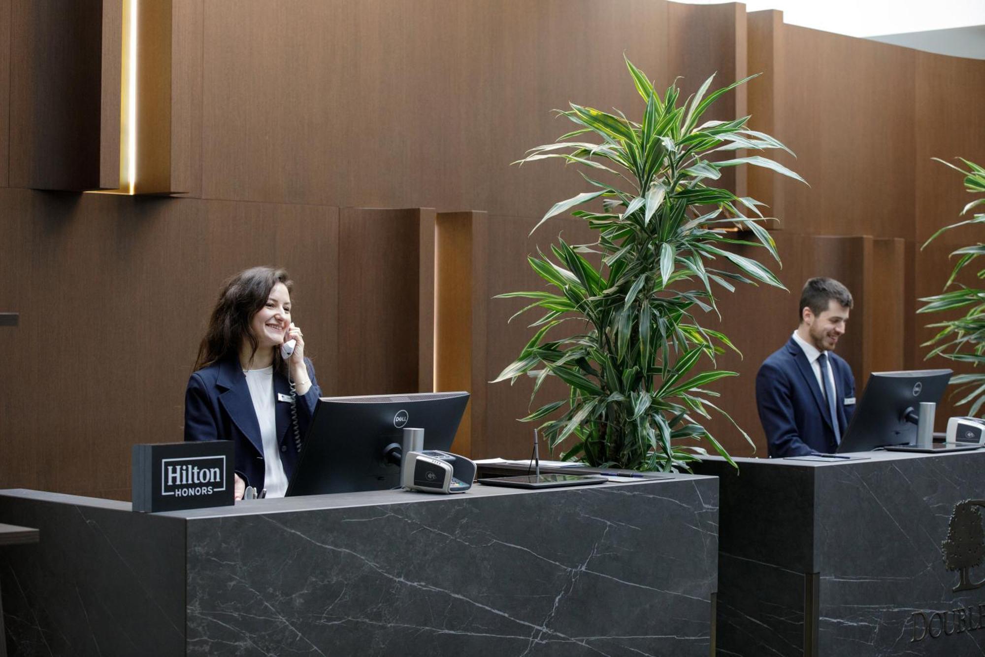 Hotel Doubletree By Hilton Milano Esterno foto