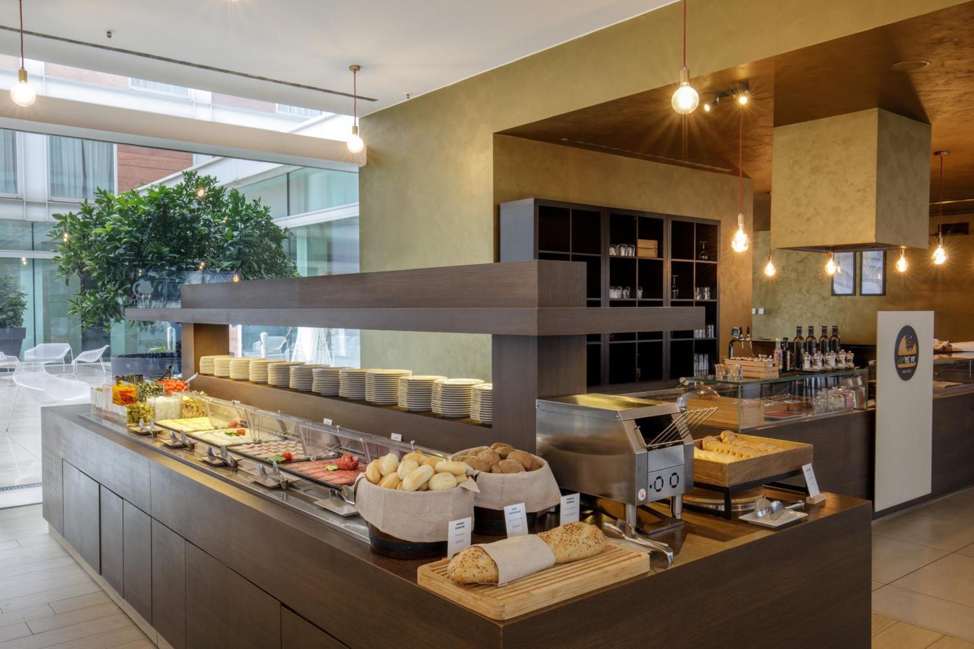 Hotel Doubletree By Hilton Milano Esterno foto