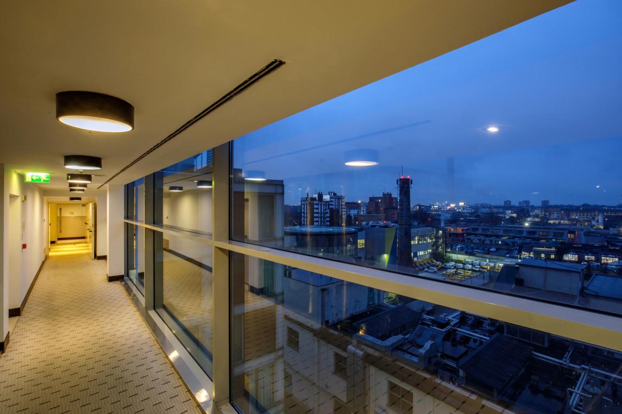 Hotel Doubletree By Hilton Milano Esterno foto