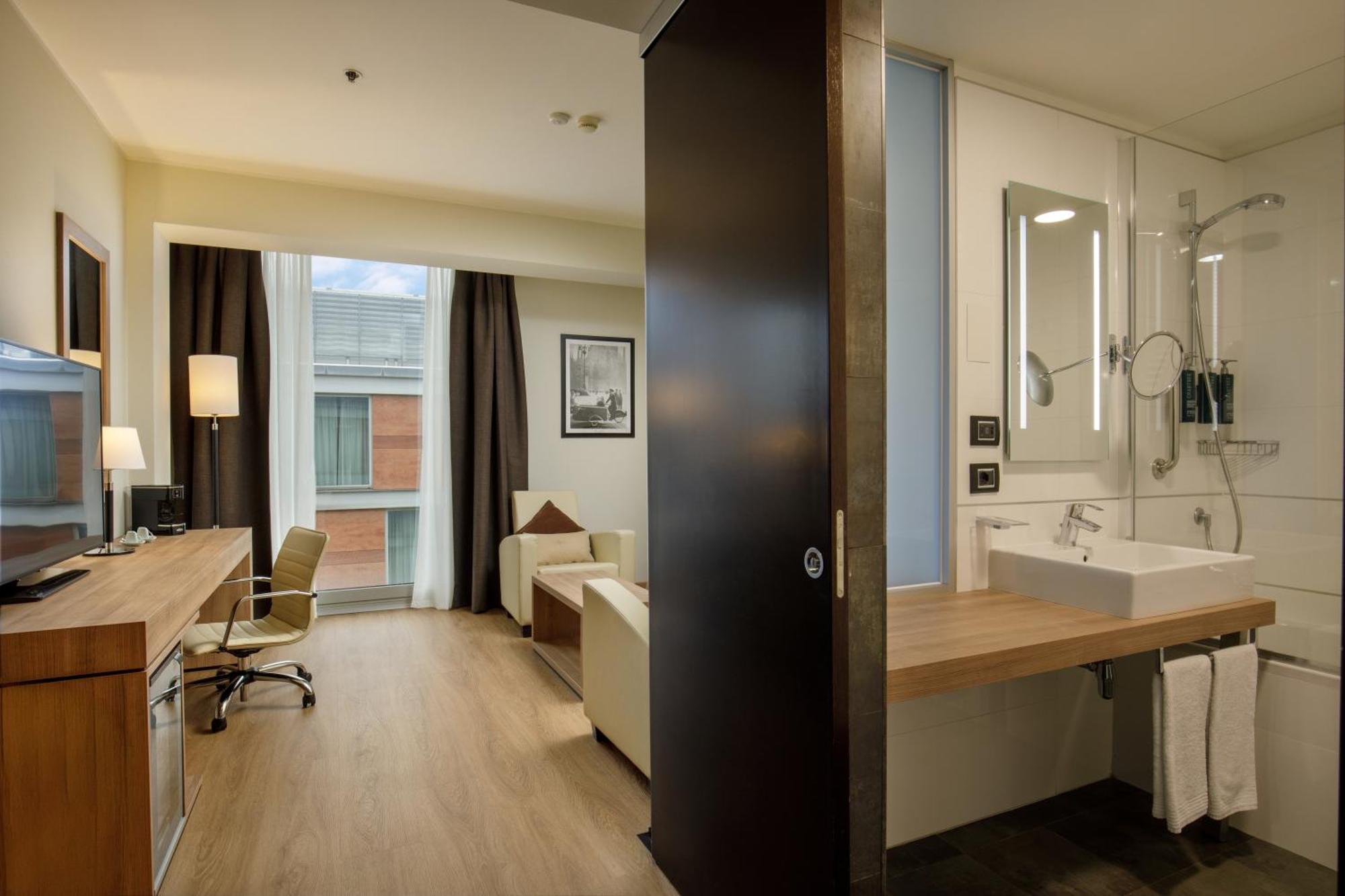 Hotel Doubletree By Hilton Milano Esterno foto
