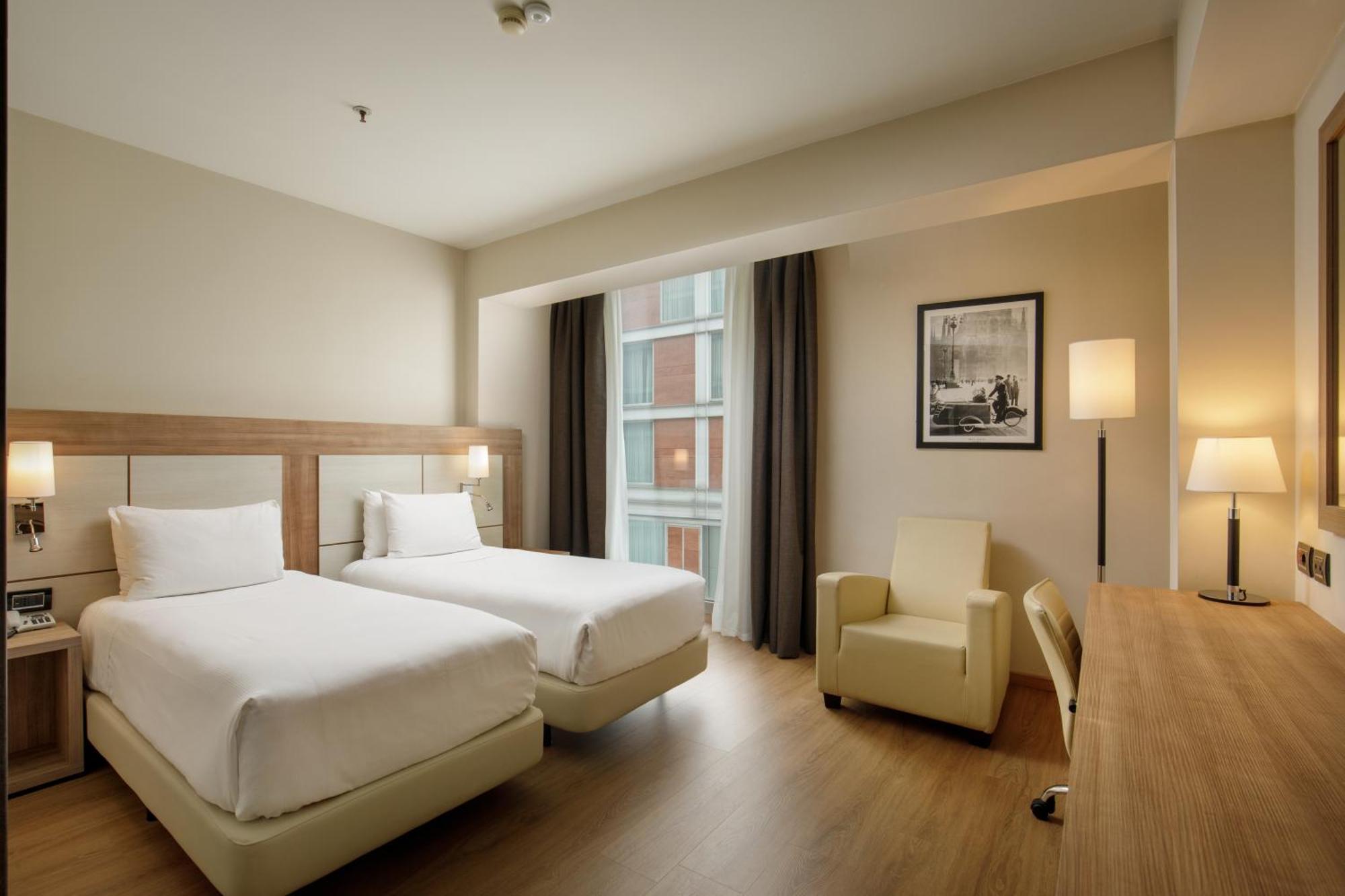 Hotel Doubletree By Hilton Milano Esterno foto
