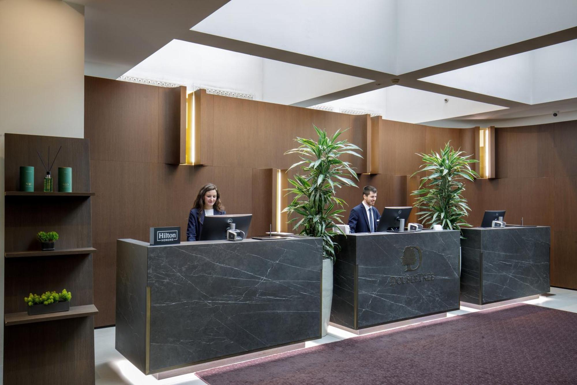Hotel Doubletree By Hilton Milano Esterno foto