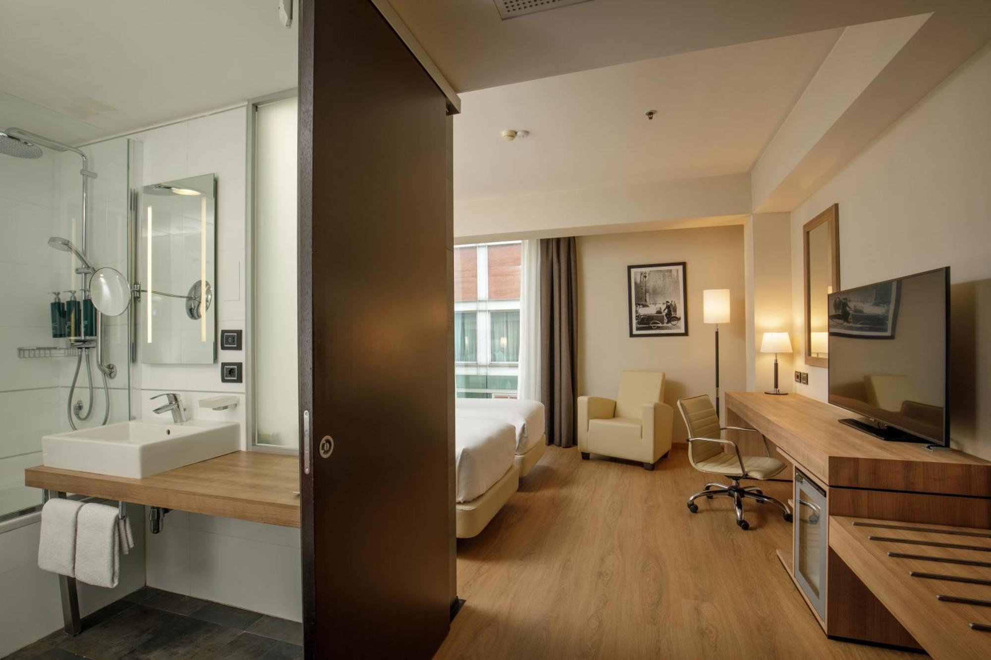 Hotel Doubletree By Hilton Milano Esterno foto