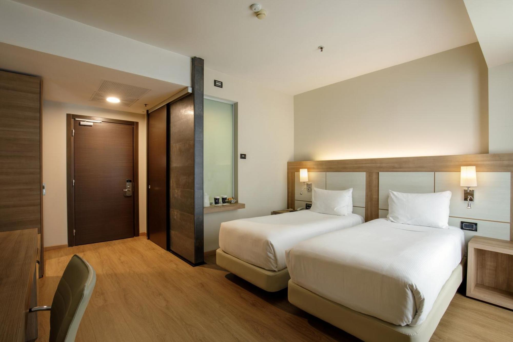 Hotel Doubletree By Hilton Milano Esterno foto