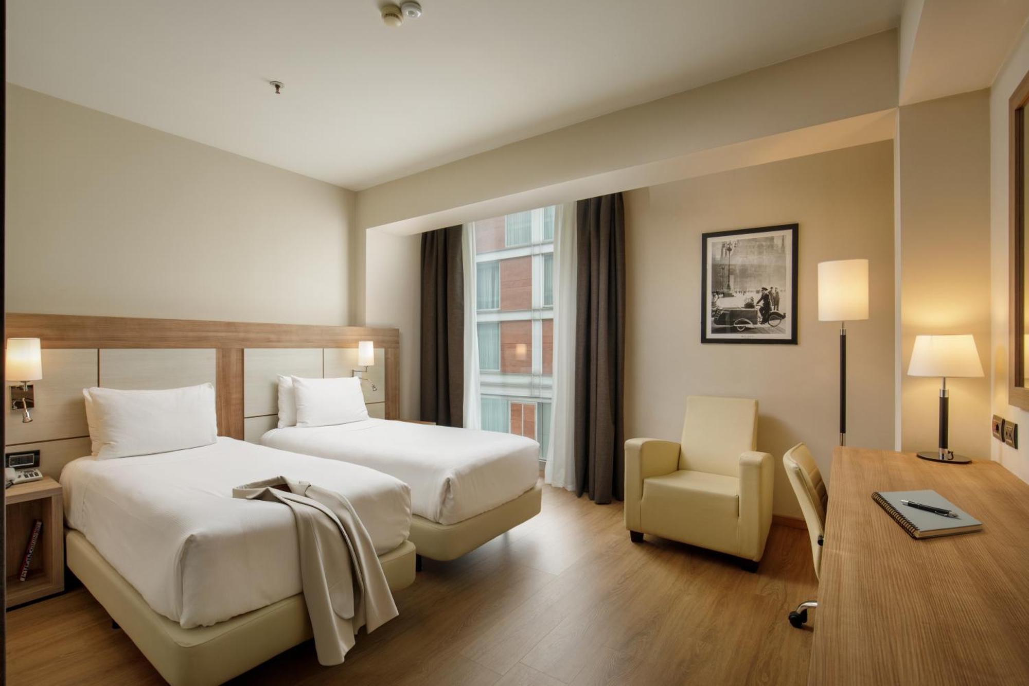 Hotel Doubletree By Hilton Milano Esterno foto