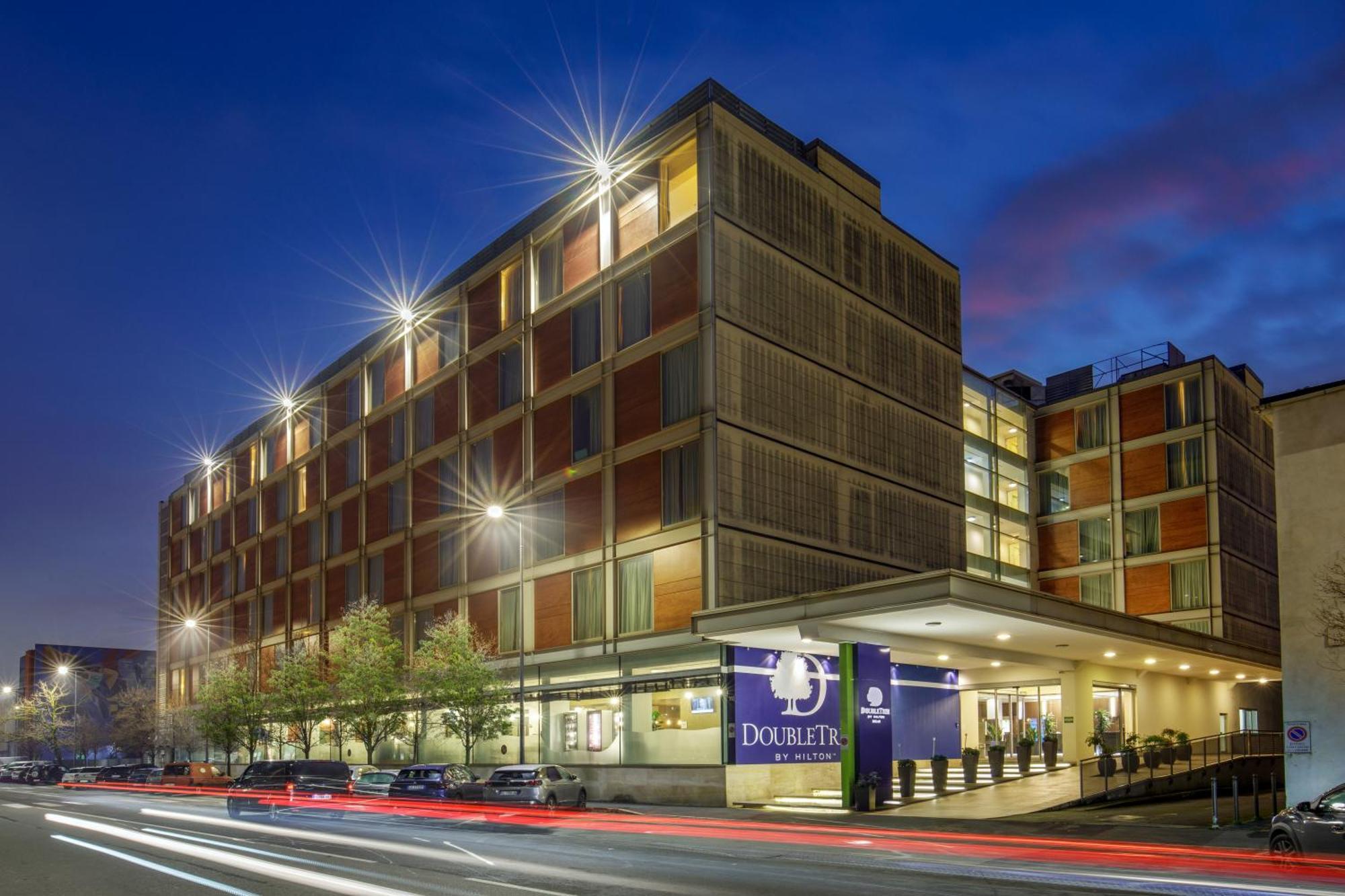 Hotel Doubletree By Hilton Milano Esterno foto