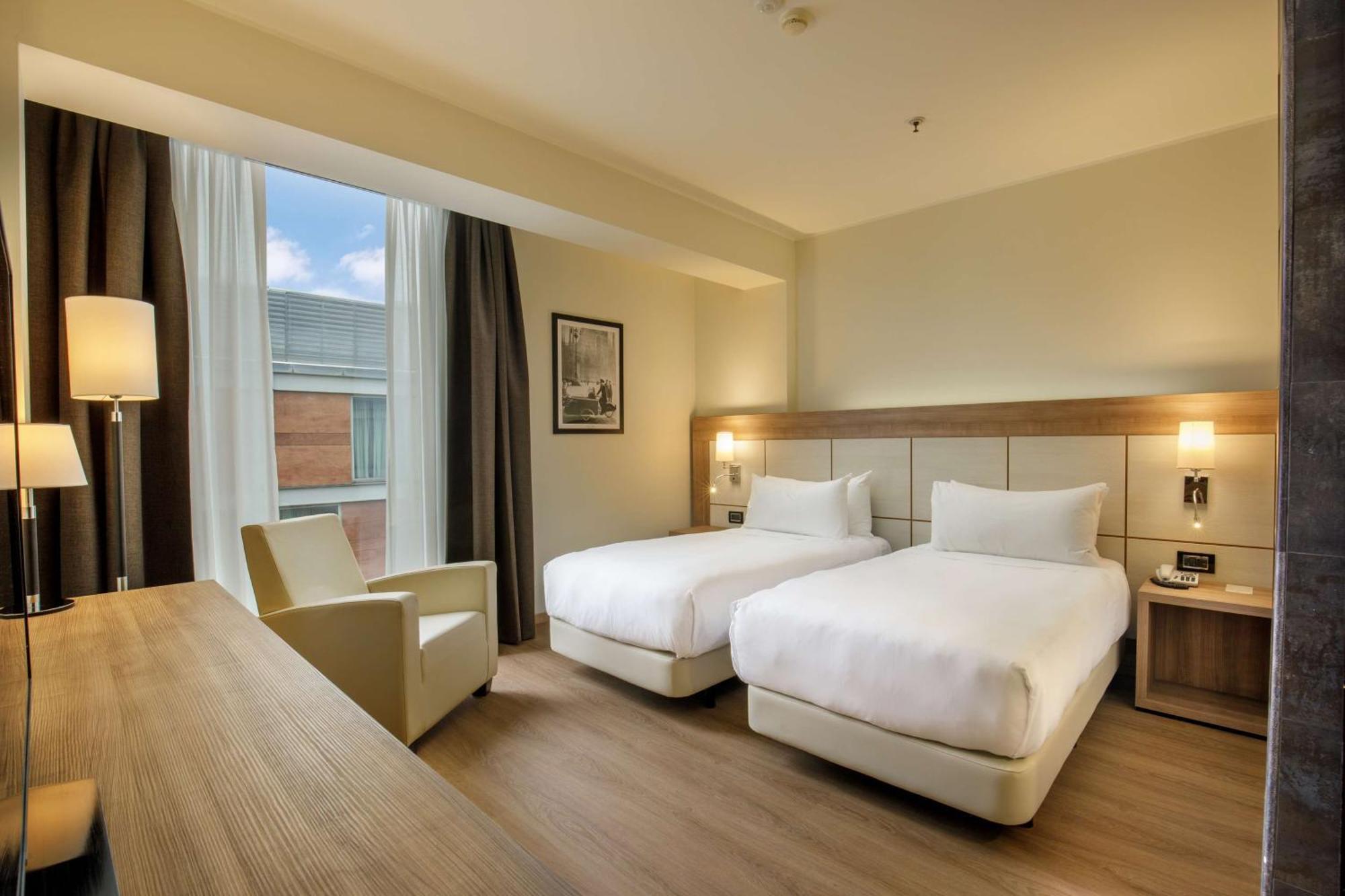 Hotel Doubletree By Hilton Milano Esterno foto