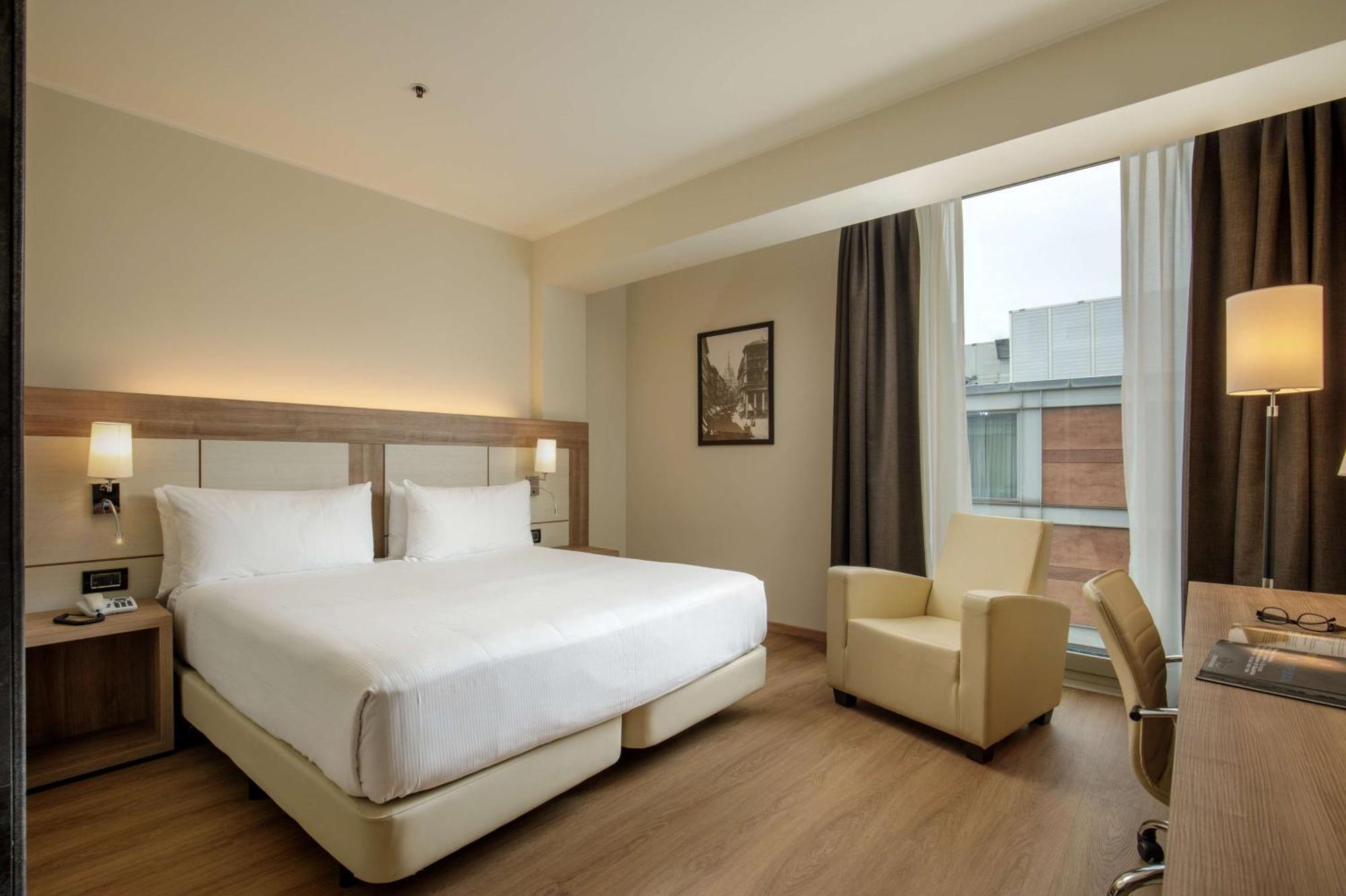 Hotel Doubletree By Hilton Milano Esterno foto