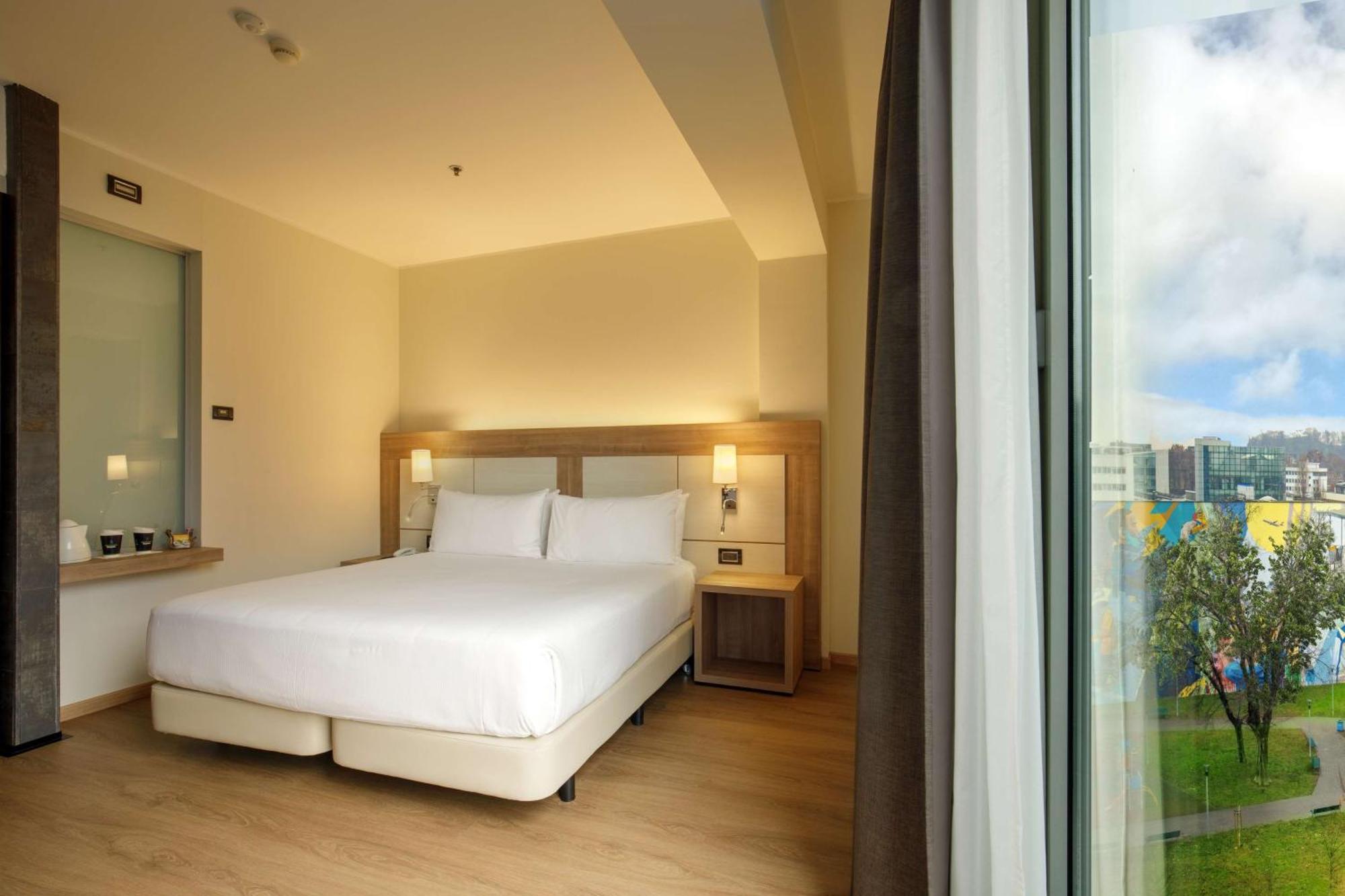 Hotel Doubletree By Hilton Milano Esterno foto