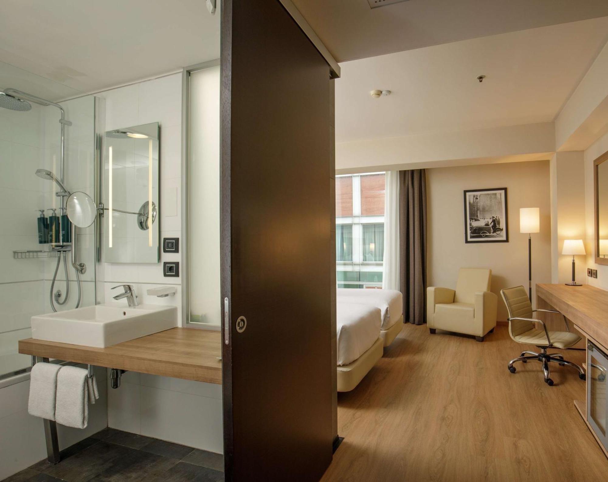Hotel Doubletree By Hilton Milano Esterno foto