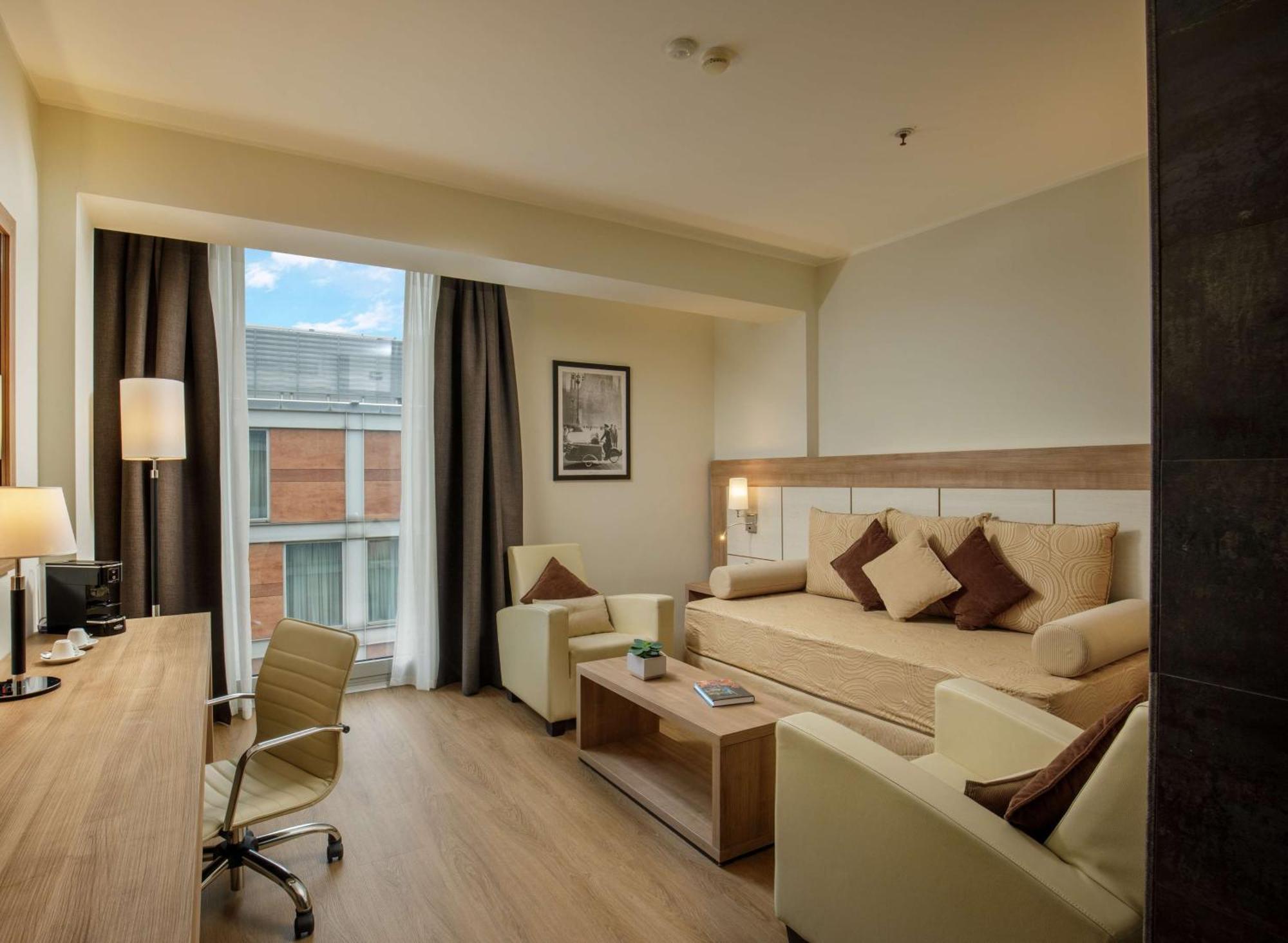 Hotel Doubletree By Hilton Milano Esterno foto